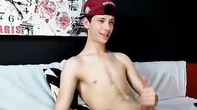 One-man Show: Romanian Cam Boy Pleasures Himself Live on the Net