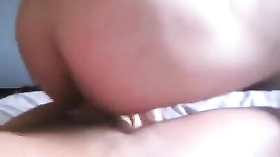 Twink fucking with his bear daddy in an amateur action, big cocks!