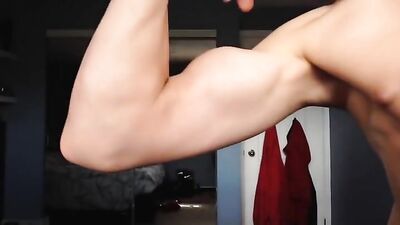 Sexy Muscle Babes: Biceps and Triceps Action!