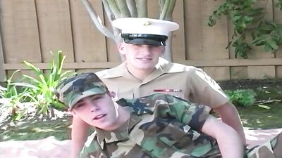 Army Dudes in Action: Packing Monster Schlongs Without a Condom!