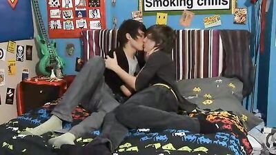 Heat Seekers: Bareback Action with Blonde Twinks