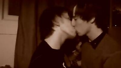 First Time Kiss Between Teenage Boys: An Amateur Experience