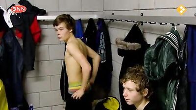 Bareback on Live Broadcast: Amateur Straight Male Friends Get Nude in Public