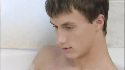 The Bathtime Buddies go all out in their soapy shower session