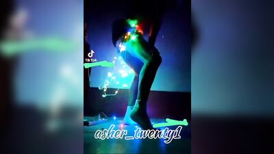 JOVEN TWINK BAILE SEXY