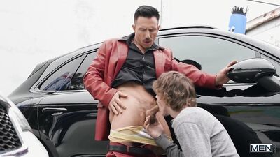 Big Dicked Bottom Fucked By The Salesman - Spikey Dee