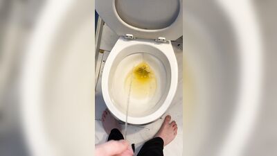 Redneck Twink takes a Piss