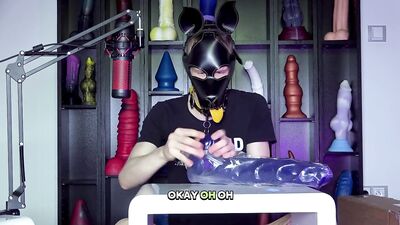 DILDO UNBOXING: LUCA XL - crackstuffers