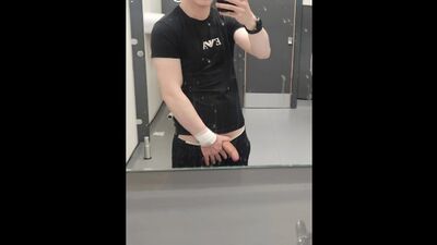 British boy has fun in the gym changing room (Risky). Full video on OnlyFans: @kamalee0