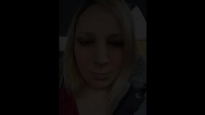 Toned twink Rowan gives Sophie Harper head in the car