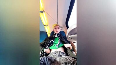 #Exhib #cagecheck on morning train ????