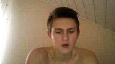 Cute Guy Masturbates on the Couch: Gay Amateur Solo Handjob!