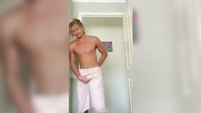 Gay web-cam solo peek: Exploring intimacy beyond the camera lens