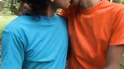 Lateenos Finger Frenzy in the Garden - Latino Public Outdoor Action!