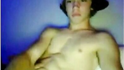 Webcam Favorite! Hot 18yo Twink Gets Off Live on Cam