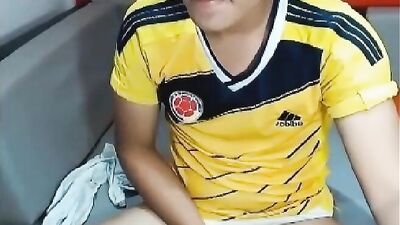 Giving Low-Fives in Web-Cam Solo - A Gay Porn Video