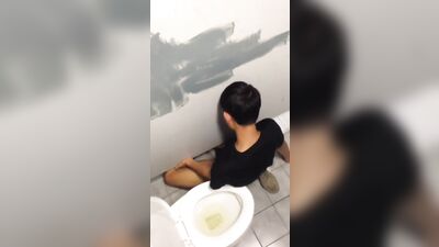 Orally Exposed: Public Suck-Off!