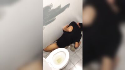 Orally Exposed: Public Suck-Off!