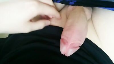 Bedtime Solo Cumshots: Amateur Pleasures in the Shadows!