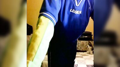 Handsome Amateur Gives Himself a Hand Job!