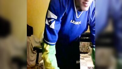 Handsome Amateur Gives Himself a Hand Job!