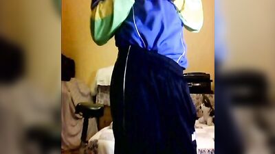 Handsome Amateur Gives Himself a Hand Job!