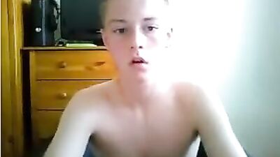 Shuffling the Ipod Web-Cam Solo - A Gay Porn Video to Enjoy!