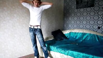 Bum-Solo Wank: The Return of Bens Sexy Bod!