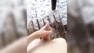 Outdoor Cumshot Fetish: Snowy Jerk-Off Adventure