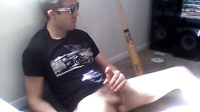 Young Amateur Strips Off & Jerks Off!