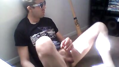 Young Amateur Strips Off & Jerks Off!