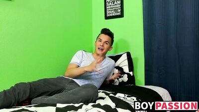 Twink Andy Taylor Inserts Dildo And Wanks Off Until Cumming