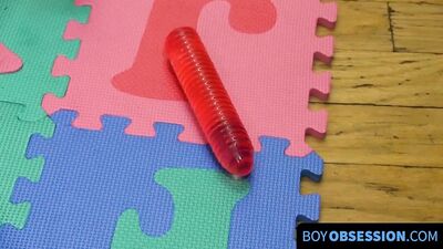 Alex Jordan Sucked On A Twinkling Cock In A Threeway While Dildoing