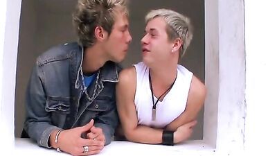 Reunion Bareback Threesome: Action-Packed Group Sex