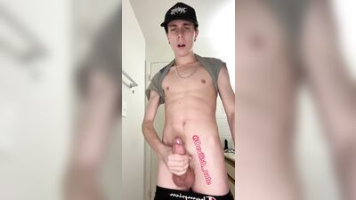 Making my cock squirt (male squrting clip)