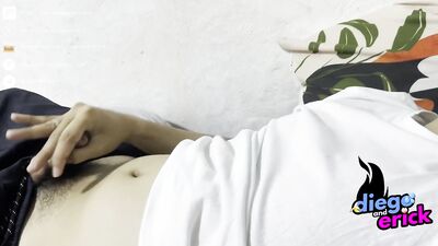 Poging Tiktok Influencer Pinakita Tamod Sakin Habang Nanunuod ng Gay Porn