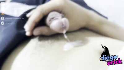 Poging Tiktok Influencer Pinakita Tamod Sakin Habang Nanunuod ng Gay Porn