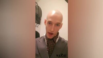 Weee what a smooth & shiny head ????