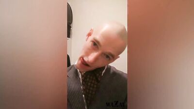 Weee what a smooth & shiny head ????