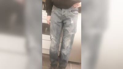 I love pissing my jeans!