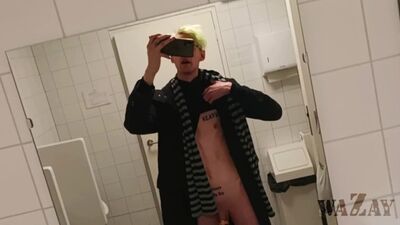 Univeristy exhib toilet fag ????