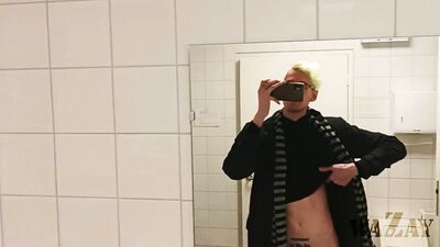 Univeristy exhib toilet fag ????