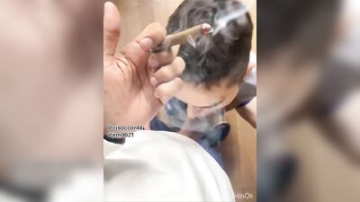 ME INVITO A FUMAR Y SE LA CHUPE