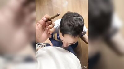 ME INVITO A FUMAR Y SE LA CHUPE