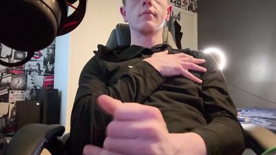 British Amateur Teen Chav Masturbates and Cums while watching porn