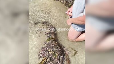 PISSING ???????? to the sea, I love sunny day