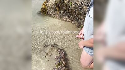 PISSING ???????? to the sea, I love sunny day