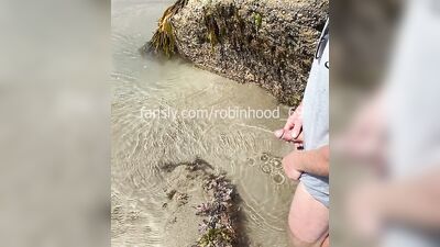 PISSING ???????? to the sea, I love sunny day