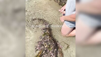 PISSING ???????? to the sea, I love sunny day