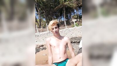Twink at beach ⛱️